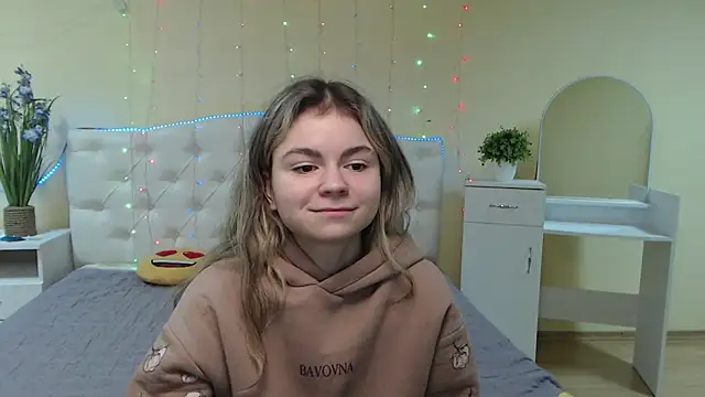 Snapshot of TinaRedly chatting on 21, 1, 2025 TinaRedly online show from 21, 1, 2025