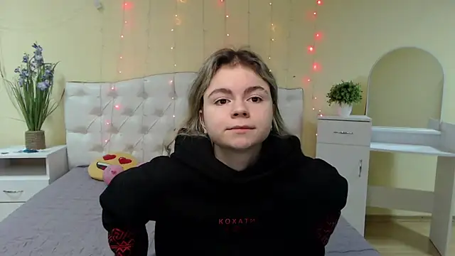 Snapshot of TinaRedly chatting on 22, 1, 2025 TinaRedly online show from 22, 1, 2025