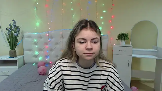 Snapshot of TinaRedly chatting on 23, 1, 2025 TinaRedly online show from 23, 1, 2025
