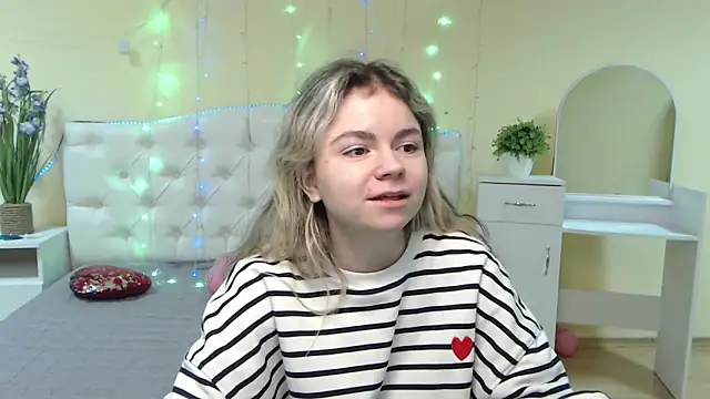 Snapshot of TinaRedly chatting on 27, 1, 2025 TinaRedly online show from 27, 1, 2025