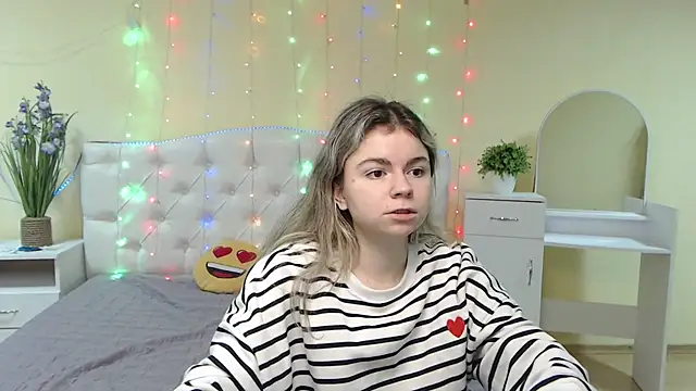 Snapshot of TinaRedly chatting on 28, 1, 2025 TinaRedly online show from 28, 1, 2025