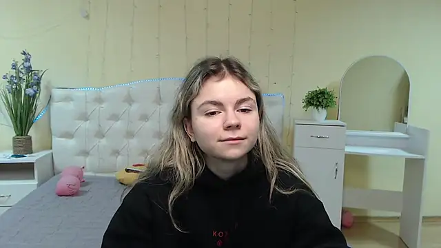 Snapshot of TinaRedly chatting on 28, 1, 2025 TinaRedly online show from 28, 1, 2025