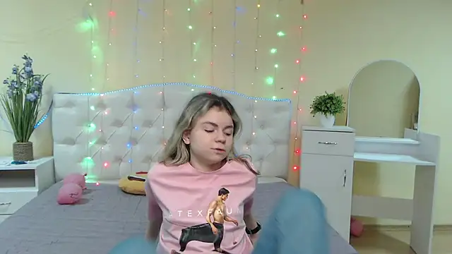Snapshot of TinaRedly chatting on 29, 1, 2025 TinaRedly online show from 29, 1, 2025