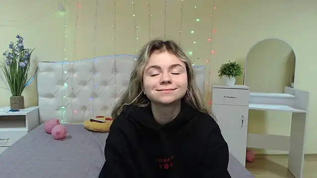 Snapshot of TinaRedly chatting on 29, 1, 2025 TinaRedly online show from 29, 1, 2025