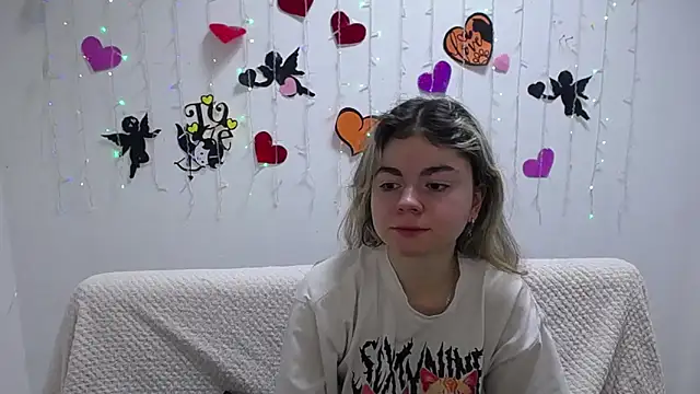 Snapshot of TinaRedly chatting on 12, 2, 2025 TinaRedly online show from 12, 2, 2025