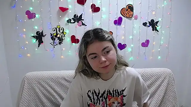Snapshot of TinaRedly chatting on 12, 2, 2025 TinaRedly online show from 12, 2, 2025