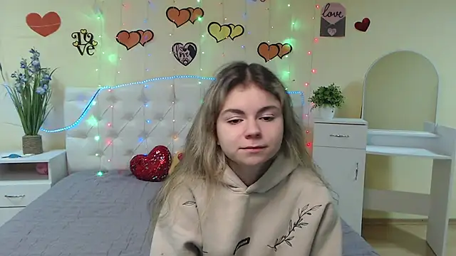 Snapshot of TinaRedly chatting on 15, 2, 2025 TinaRedly online show from 15, 2, 2025