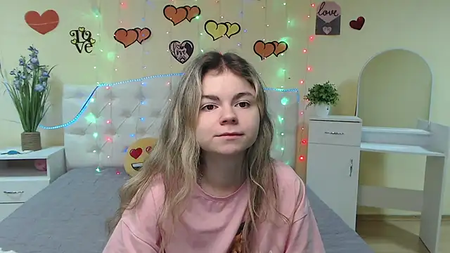 Snapshot of TinaRedly chatting on 16, 2, 2025 TinaRedly online show from 16, 2, 2025