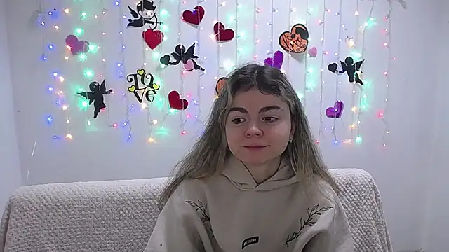 Snapshot of TinaRedly chatting on 20, 2, 2025 TinaRedly online show from 20, 2, 2025