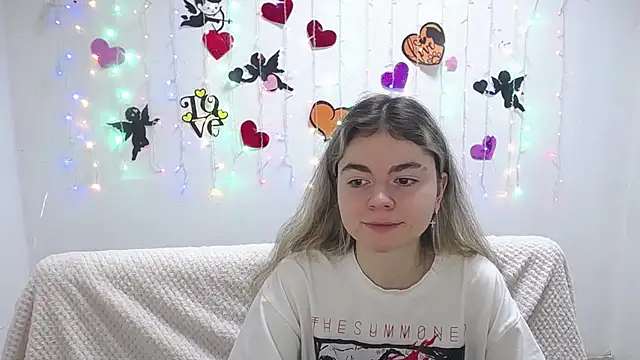 Snapshot of TinaRedly chatting on 20, 2, 2025 TinaRedly online show from 20, 2, 2025