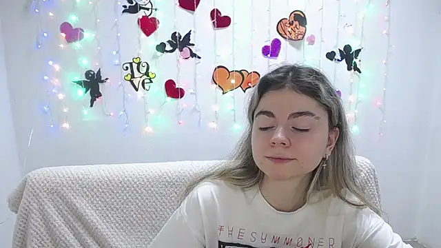 Snapshot of TinaRedly chatting on 20, 2, 2025 TinaRedly online show from 20, 2, 2025