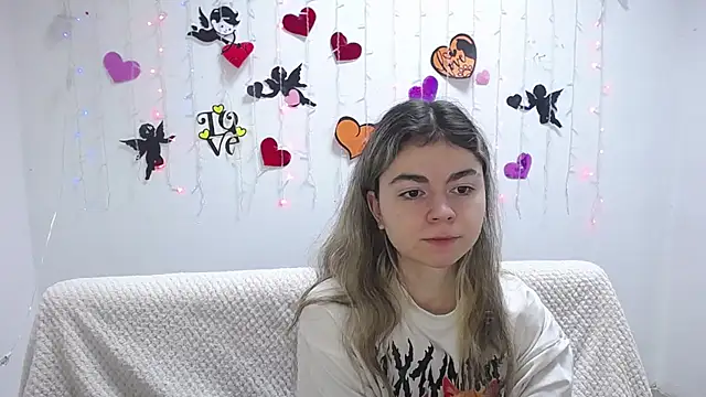 Snapshot of TinaRedly chatting on 21, 2, 2025 TinaRedly online show from 21, 2, 2025
