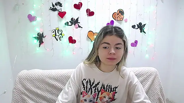 Snapshot of TinaRedly chatting on 23, 2, 2025 TinaRedly online show from 23, 2, 2025