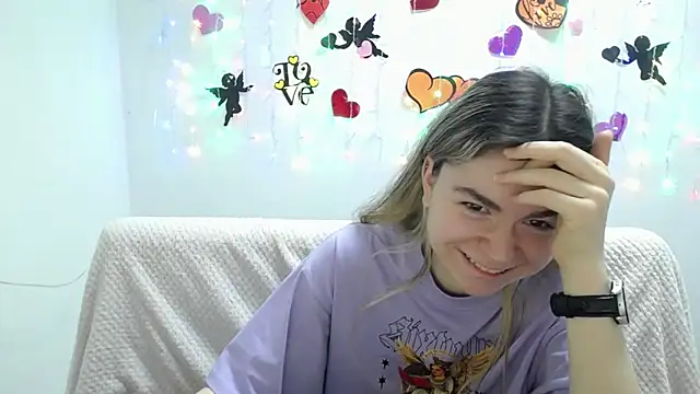 Snapshot of TinaRedly chatting on 23, 2, 2025 TinaRedly online show from 23, 2, 2025