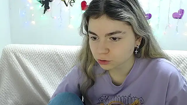Snapshot of TinaRedly chatting on 23, 2, 2025 TinaRedly online show from 23, 2, 2025