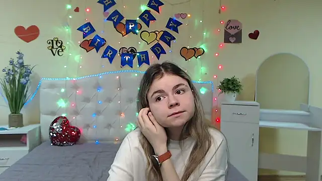 Snapshot of TinaRedly chatting on 2, 3, 2025 TinaRedly online show from 2, 3, 2025