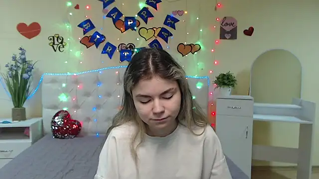 Snapshot of TinaRedly chatting on 3, 3, 2025 TinaRedly online show from 3, 3, 2025