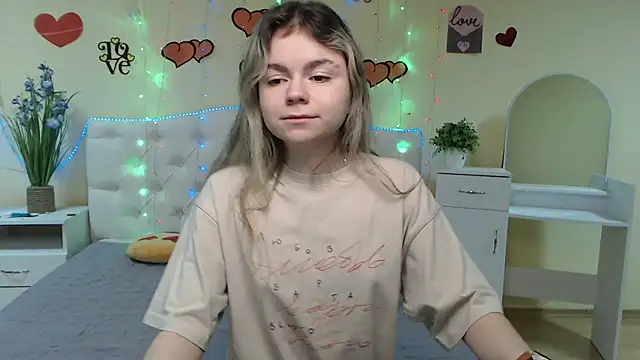 Snapshot of TinaRedly chatting on 13, 3, 2025 TinaRedly online show from 13, 3, 2025