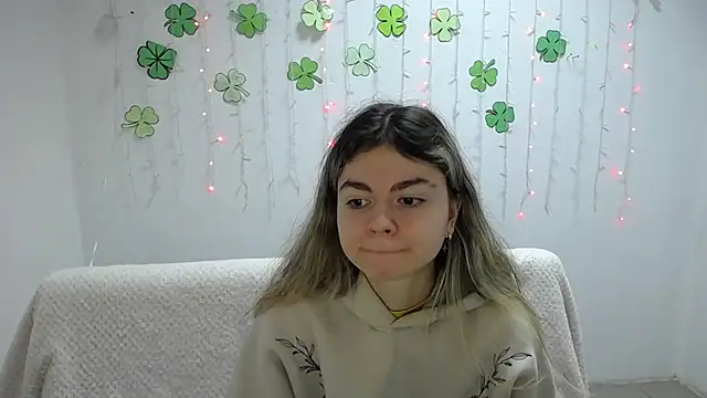 Snapshot of TinaRedly chatting on 16, 3, 2025 TinaRedly online show from 16, 3, 2025