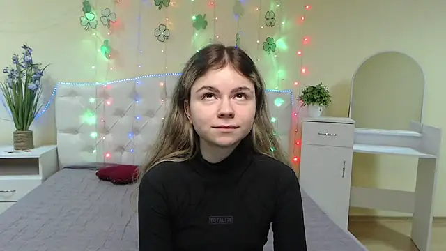 Snapshot of TinaRedly chatting on 19, 3, 2025 TinaRedly online show from 19, 3, 2025