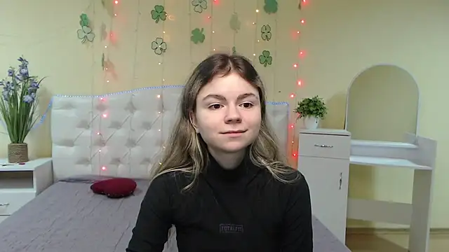 Snapshot of TinaRedly chatting on 20, 3, 2025 TinaRedly online show from 20, 3, 2025