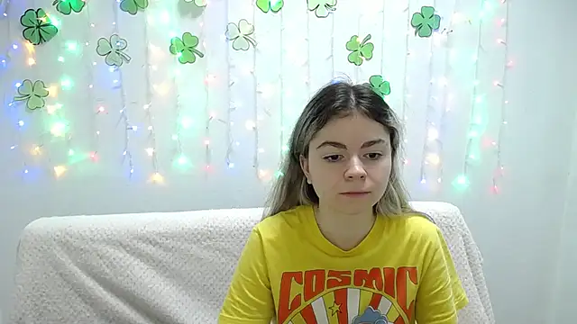 Snapshot of TinaRedly chatting on 21, 3, 2025 TinaRedly online show from 21, 3, 2025