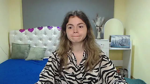 Snapshot of TinaRedly chatting on 19, 9, 2025 TinaRedly online show from 19, 9, 2025