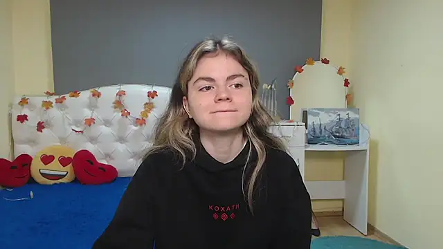 TinaRedly online show from 12, 11, 2025