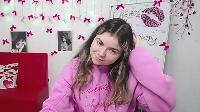 TinaRedly online show from 5, 3, 2026