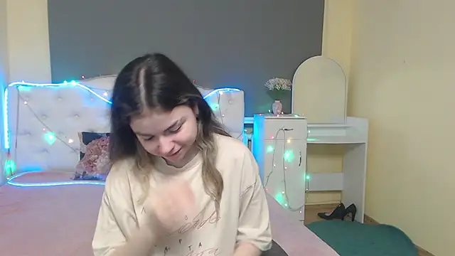 TinaRedly online show from 8, 5, 2026