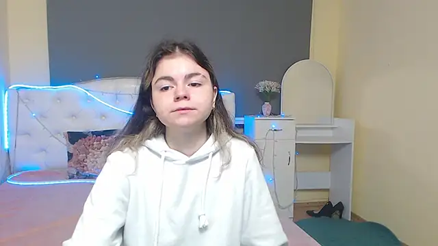 TinaRedly online show from 9, 5, 2026