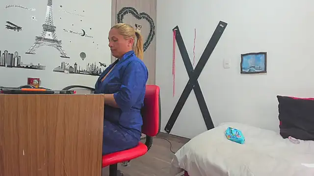 hotandfierylatinos2023 online show from 13, 1, 2025