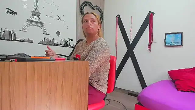 hotandfierylatinos2023 online show from 14, 1, 2025