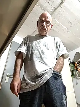 bottomhairy online show from 4, 11, 2025