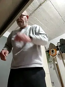 Snapshot of bottomhairy chatting on 2, 4, 2026 bottomhairy online show from 2, 4, 2026