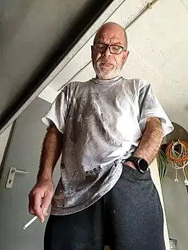 Snapshot of bottomhairy chatting on 9, 4, 2026 bottomhairy online show from 9, 4, 2026