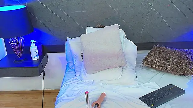 Snapshot of charlottebrowns_ chatting on 20, 2, 2025 charlottebrowns online show from 20, 2, 2025