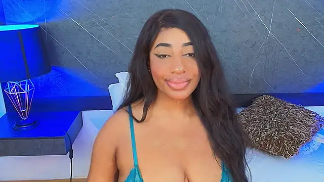 Snapshot of charlottebrowns_ chatting on 6, 3, 2025 charlottebrowns online show from 6, 3, 2025