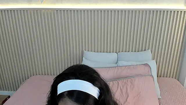 charlottebrowns  online show from 28, 3, 2026