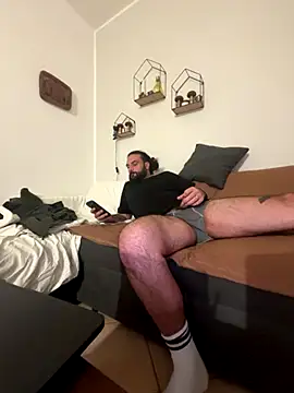 Snapshot of beardo85 chatting on 27, 10, 2025 beardo85 online show from 27, 10, 2025