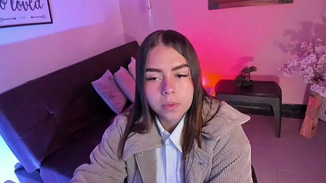 Snapshot of ArianaBaker chatting on 4, 11, 2025 ArianaBaker online show from 4, 11, 2025