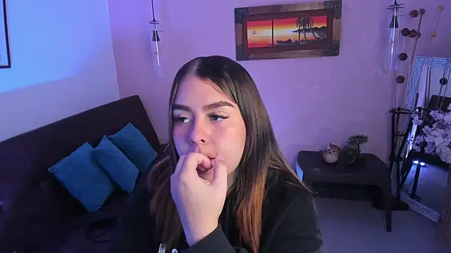 Snapshot of ArianaBaker chatting on 21, 11, 2025 ArianaBaker online show from 21, 11, 2025