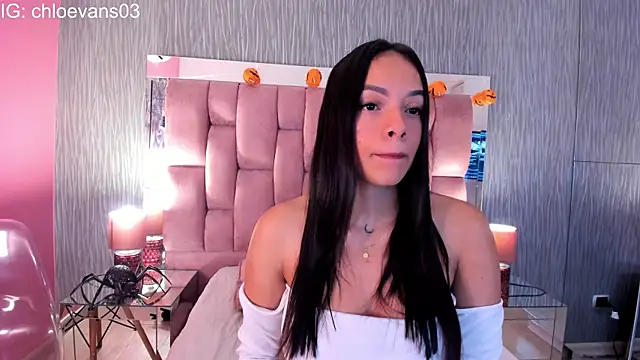 Snapshot of Chloe_evans__ chatting on 25, 10, 2025 Chloe evans   online show from 25, 10, 2025
