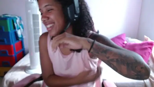 TiffanyRoouse online show from 19, 1, 2025