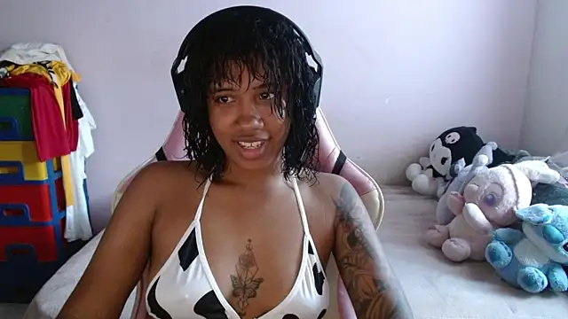 TiffanyRoouse online show from 5, 10, 2025