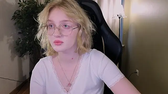 Snapshot of ELLIEJAY chatting on 6, 3, 2026 ELLIEJAY online show from 6, 3, 2026