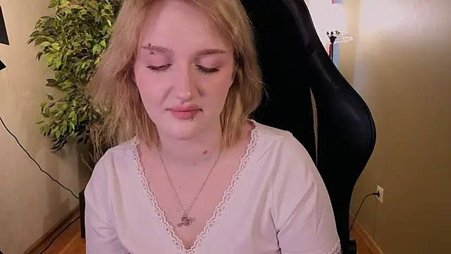 Snapshot of ELLIEJAY chatting on 8, 3, 2026 ELLIEJAY online show from 8, 3, 2026