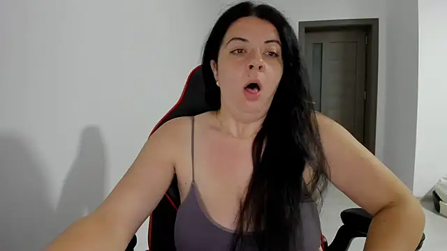 amiraisa11 online show from 17, 6, 2026