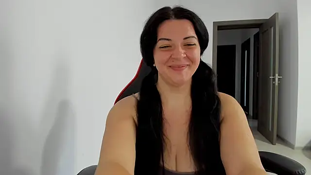 amiraisa11 online show from 28, 6, 2026