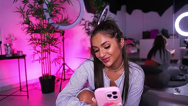 VanessaSimon online show from 28, 1, 2025